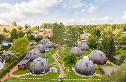 Muritz House | Kugelhaus Phoebe Charmantes Kugelhaus aus Holz am Waldrand des Tollensesees