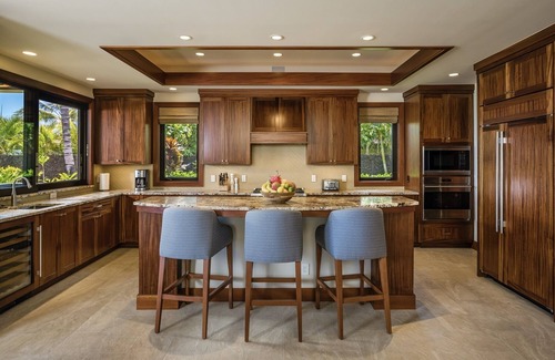 Historic Kailua Village House | Kulanakauhale 3558: Lavish Oceanview Estate, Private Pool & Spa at Hualalai