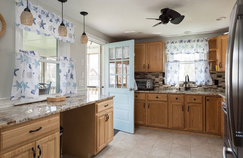 Centerville House | Kuma's Kottage 100 ft walk to private beach on Lake Wequaquet