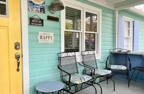 Pawleys Island Cottage | KumBaYah Cottage, marsh-side, under the Live Oaks. Hike, bike or cart to beach!