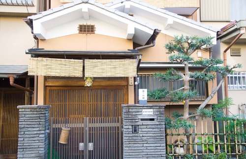 Nakagyo Ward Villa | Kumo Machiya Stay Nijojo: A great house near Kyoto famous castle Nijo-castle