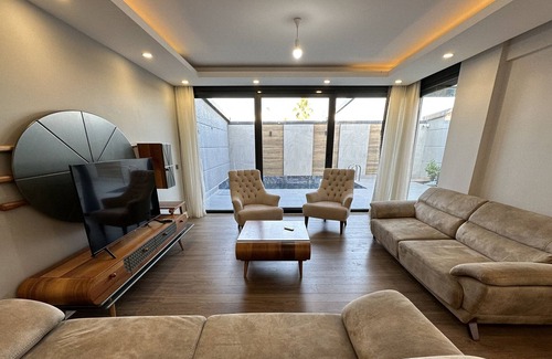 Lara Villa | Kundu Park Villas