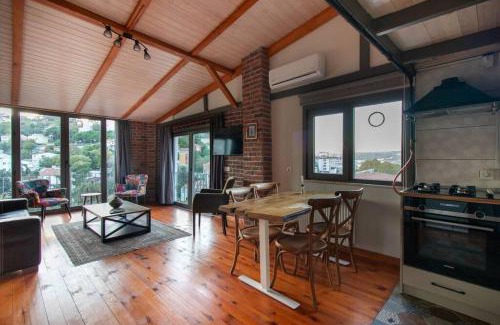 Uskudar Apartment | Kuzguncuk Retreat W Stunning Views and Local Charm