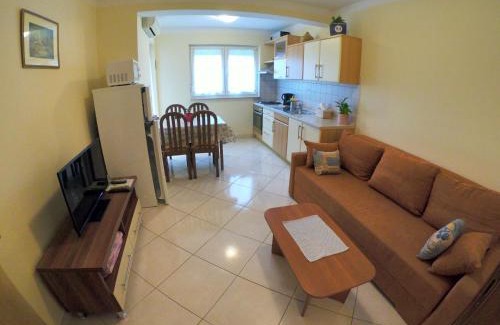 Mali Maj Apartment | Kvajera Apartment