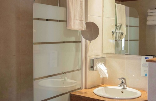 Costieres Hotel | Kyriad Nimes Ouest