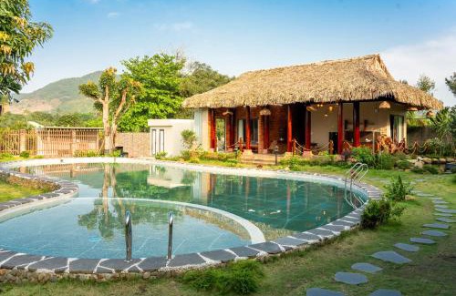 Hoa Vang Hotel | Lá Retreat near Ba Na Hills