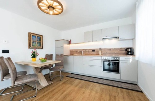Longiaru House | Lüch de Corona Comfortable holiday residence