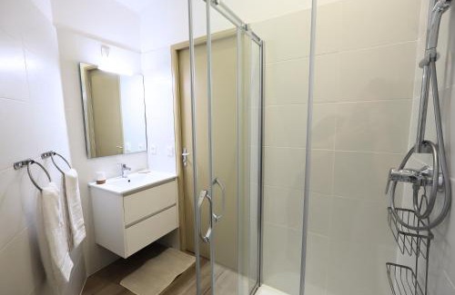 Camaret-sur-Aigues Apartment | L'Échappée Bohème - WIFI - NETFLIX - PRIME - CLIM