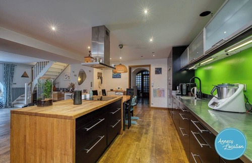 Menthon-Saint-Bernard House | L’Écrin du Château – Charming Village House
