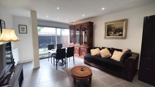 Romainville Apartment | L'Écrin Parisien - Proche Métro -Direct Paris - 4 personnes