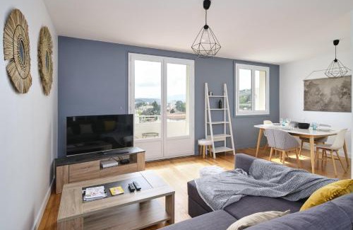 Centre Ville Apartment | L'Émeraude, T3 élégant avec vue proche Centre et gare