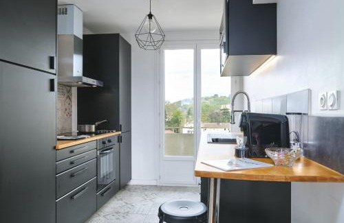 Centre Ville Apartment | L'Émeraude, T3 élégant avec vue proche Centre et gare