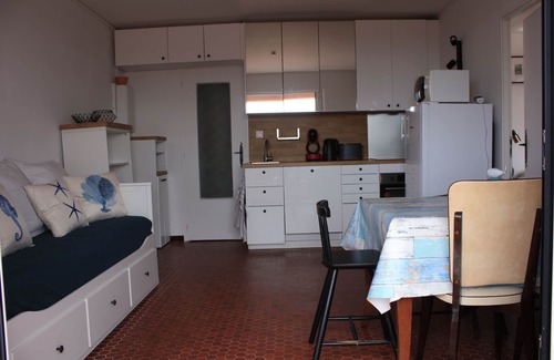 Giens Apartment | L'étoile de Giens - Sublime view! 2 bedrooms, pool, 5-minute walk to beaches
