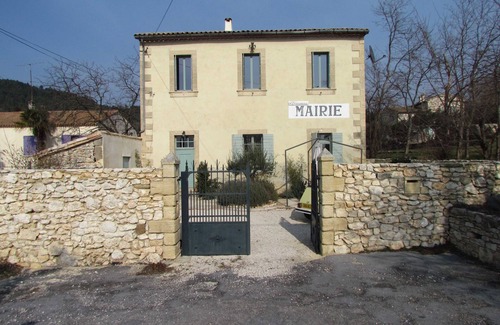 Saint-Hippolyte-de-Montaigu House | L'Ancienne Mairie (Town Hall) In Small Hamlet In The Gard