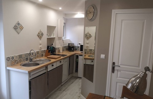 Luc-sur-Mer Apartment | L'abri Côtier, Studio Rénové Tout Confort à 50 Mètres de Plage