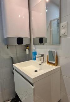 Quartier de France Apartment | L Absolu 2 Calme Moderne Sécurisé