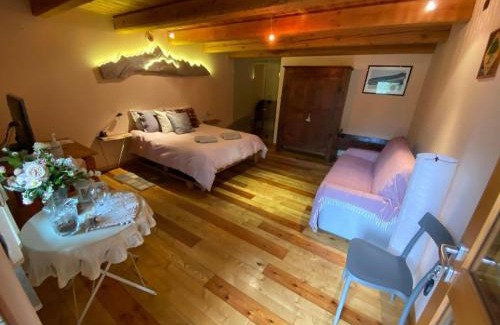 Ostana House | L'Albero parlante- affittacamere del Bosco Incantato di Ostana con colazione inclusa