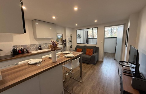 Couronne Urbaine Apartment | L'Amandier - new 2 bedroom Apt, city centre of Aix, Rotonde