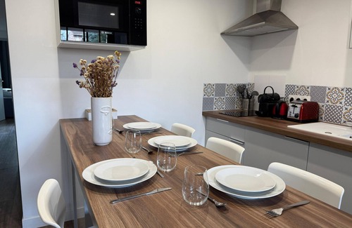 Couronne Urbaine Apartment | L'Amandier - new 2 bedroom Apt, city centre of Aix, Rotonde
