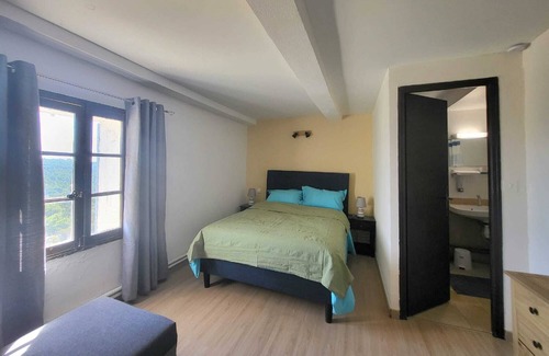 Saint-Martin-les-Eaux Bed & Breakfast | L'amphitryon