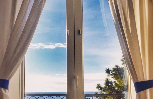 Minori Apartment | L'Ancora - Bright Sea front, Self Catering Apartment