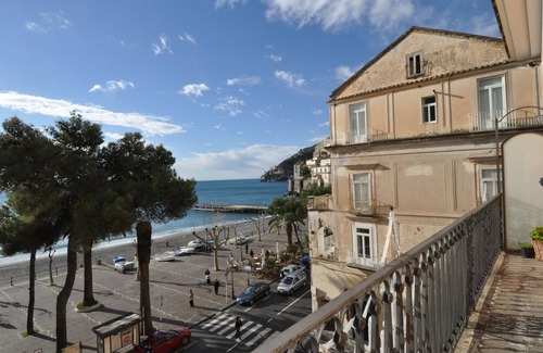 Minori Apartment | L'Ancora - Bright Sea front, Self Catering Apartment
