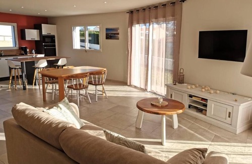 Brem Sur Mer House | L'ancrage - house 800m from the beach and shops within walking distance