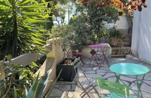 Ensues-la-Redonne Apartment | L'ancre, de Figuières à Mejean