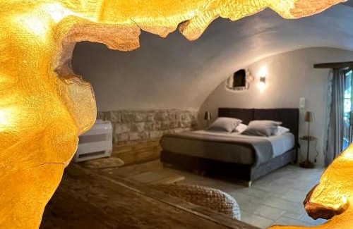 Berrias-et-Casteljau House | L Antre de Pierres - chambres d'hôtes et gites