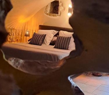 Berrias-et-Casteljau House | L Antre de Pierres - chambres d'hôtes et gites