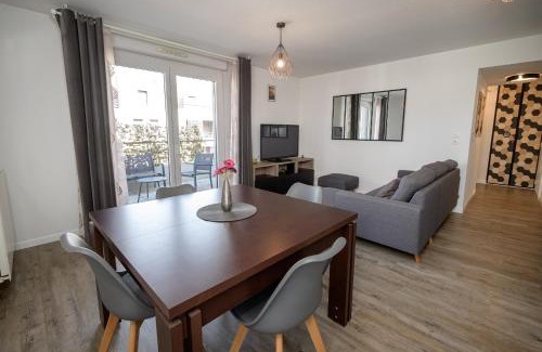 Toulouse South-East Apartment | L antre ensoleillee du Minotaure, Parking