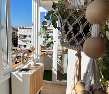 Santa Margarida Apartment | L’Appart-Rosas bohème chic, au bord de la mer