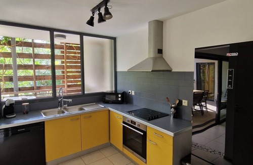 Saint-Paul Apartment | L'Appartement Canon - garden view