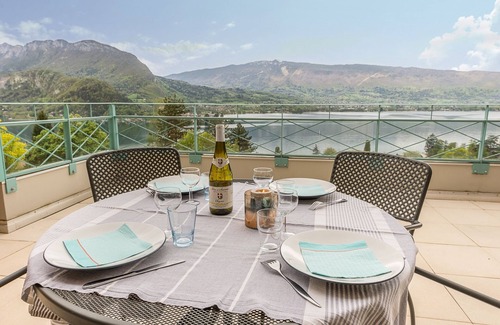 Talloires-Montmin Apartment | L'Arcadia Panoramique - Terrasse Vue Lac et Piscine