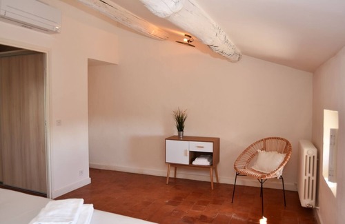 Rognes Apartment | L'atelier Apartment in the Heart of the Vineyard