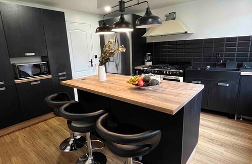 Saint-Lubin-des-Joncherets House | L'Avre de Paix, at the water's edge