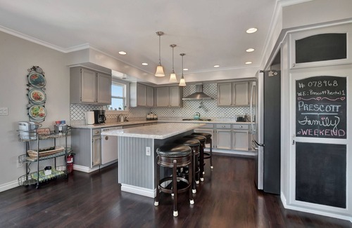 Prescott House | *L*Centrally located *Multi-family getaway *Short drive to Downtown