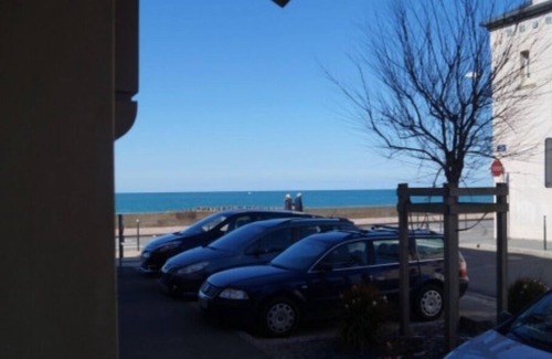 Courtoisville-Sillon-Moka Apartment | L'Echo des Vagues - One Bedroom Apartment, Sleeps 3