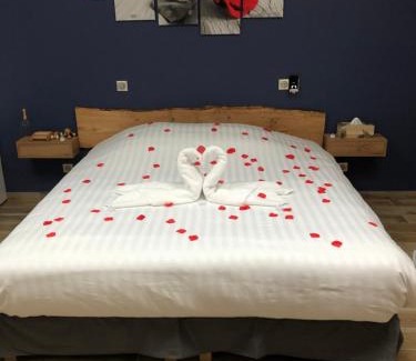 Maisons-Alfort Apartment | L EDEN et sa love room avec balnéothérapie