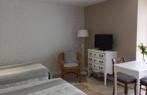 La Chapelle-de-Guinchay Bed & Breakfast | L'Eglantyne