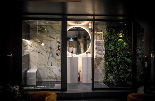 Martigues Apartment | l'Élixir welcomes you for a romantic stay in the center of Martigues.