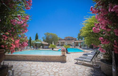 Cabrieres Hotel | L'Enclos des Lauriers Roses