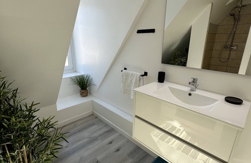 Nay Apartment | L'ensoleillé : Appartement Neuf en Centre Ville