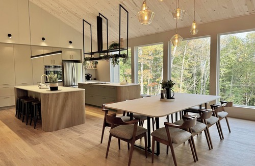 Saint-Faustin-Lac-Carre Ski Chalet | l'érable rouge · surrounded by nature · Laurentians