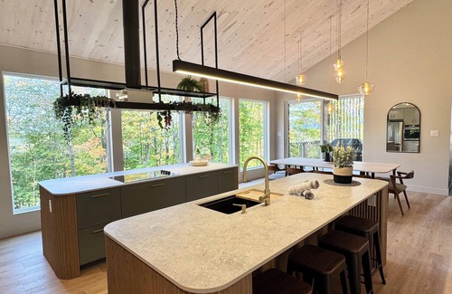 Saint-Faustin-Lac-Carre Ski Chalet | l'érable rouge · surrounded by nature · Laurentians