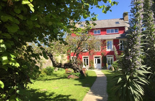 Saint-Vaast-la-Hougue Bed & Breakfast | L'Ermitage