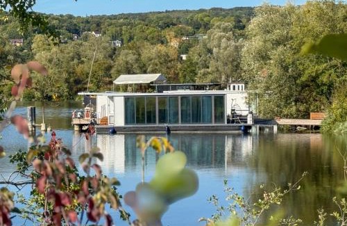 Verneuil-sur-Seine Hotel | L'Escale Royale Verneuil-sur-Seine