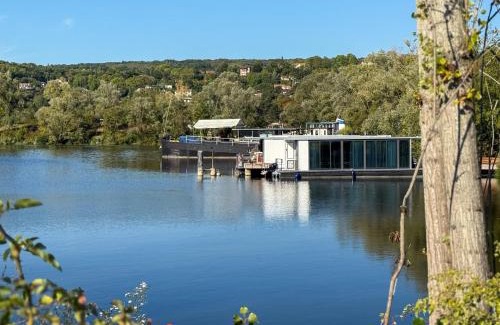 Verneuil-sur-Seine Hotel | L'Escale Royale Verneuil-sur-Seine