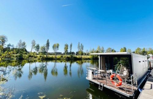 Verneuil-sur-Seine Hotel | L'Escale Royale Verneuil-sur-Seine