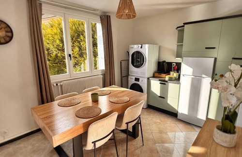 Saint-Claude Apartment | L'Hellébore - Cosy with garage